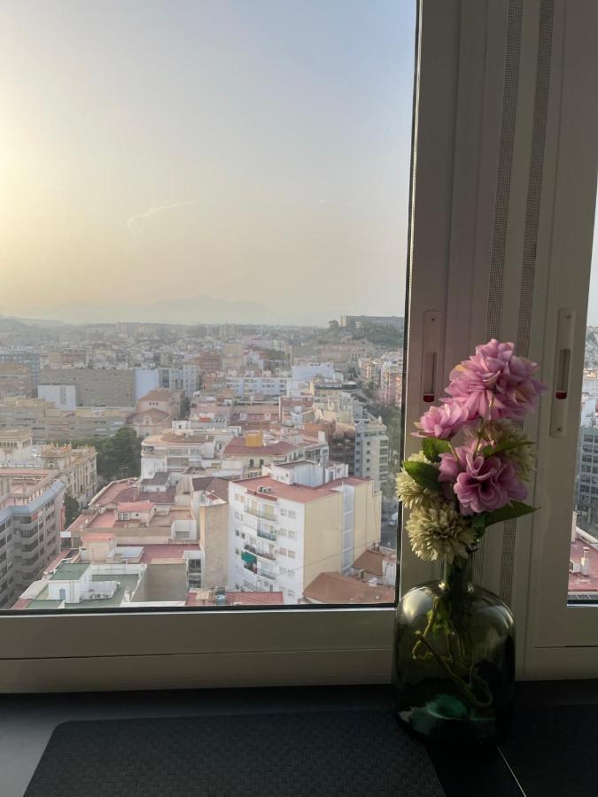 Sky Views Studio In City Centre Аликанте Экстерьер фото