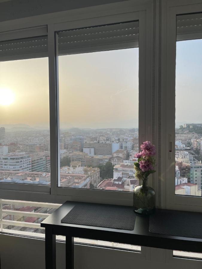 Sky Views Studio In City Centre Аликанте Экстерьер фото
