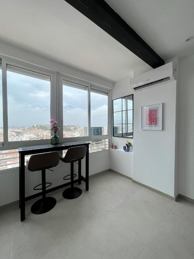 Sky Views Studio In City Centre Аликанте Экстерьер фото