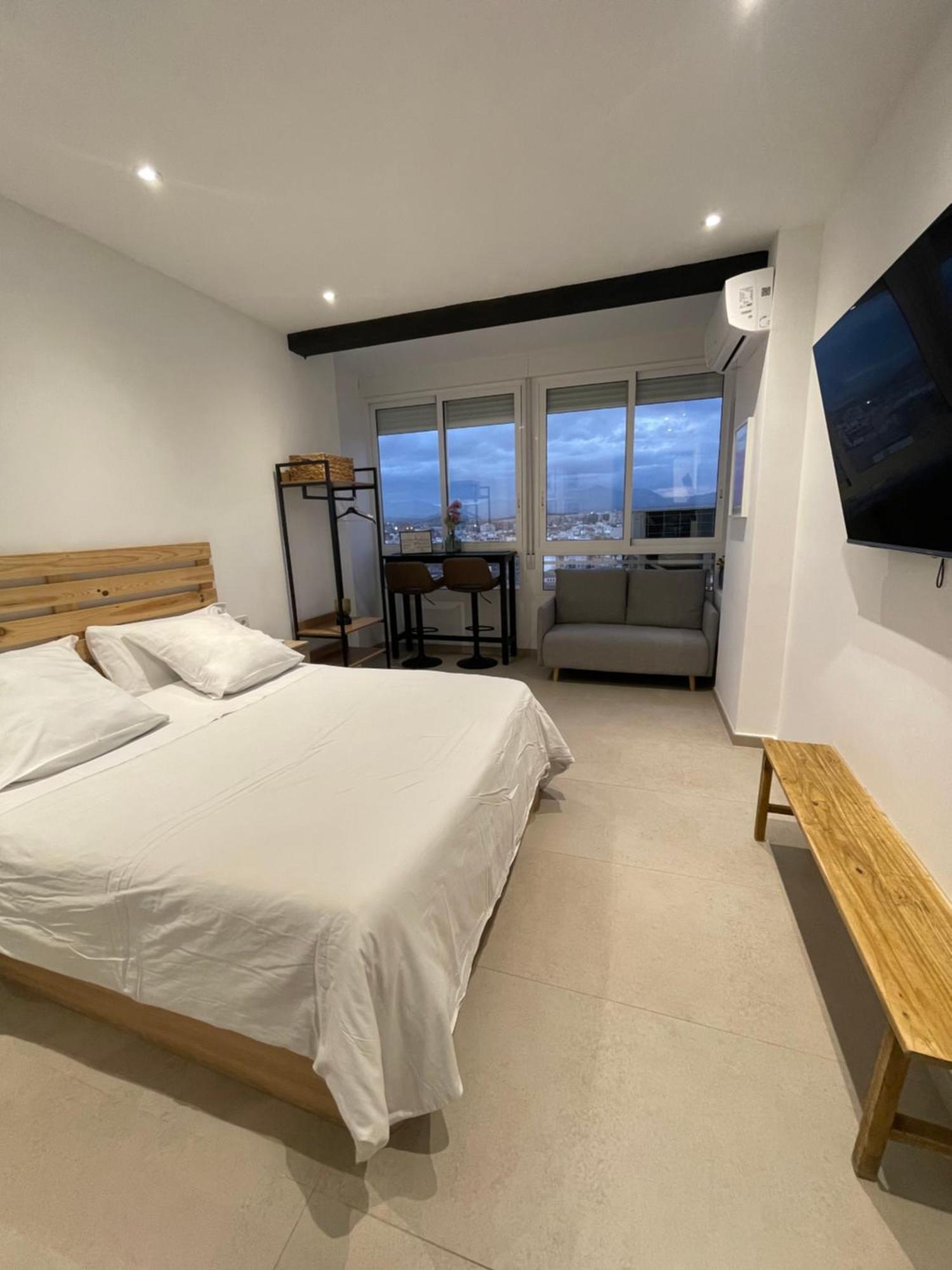 Sky Views Studio In City Centre Аликанте Экстерьер фото